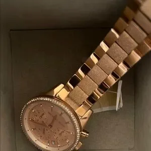Michael Kors | Accessories | Michael Kors Textured Cream Box  display picture 2